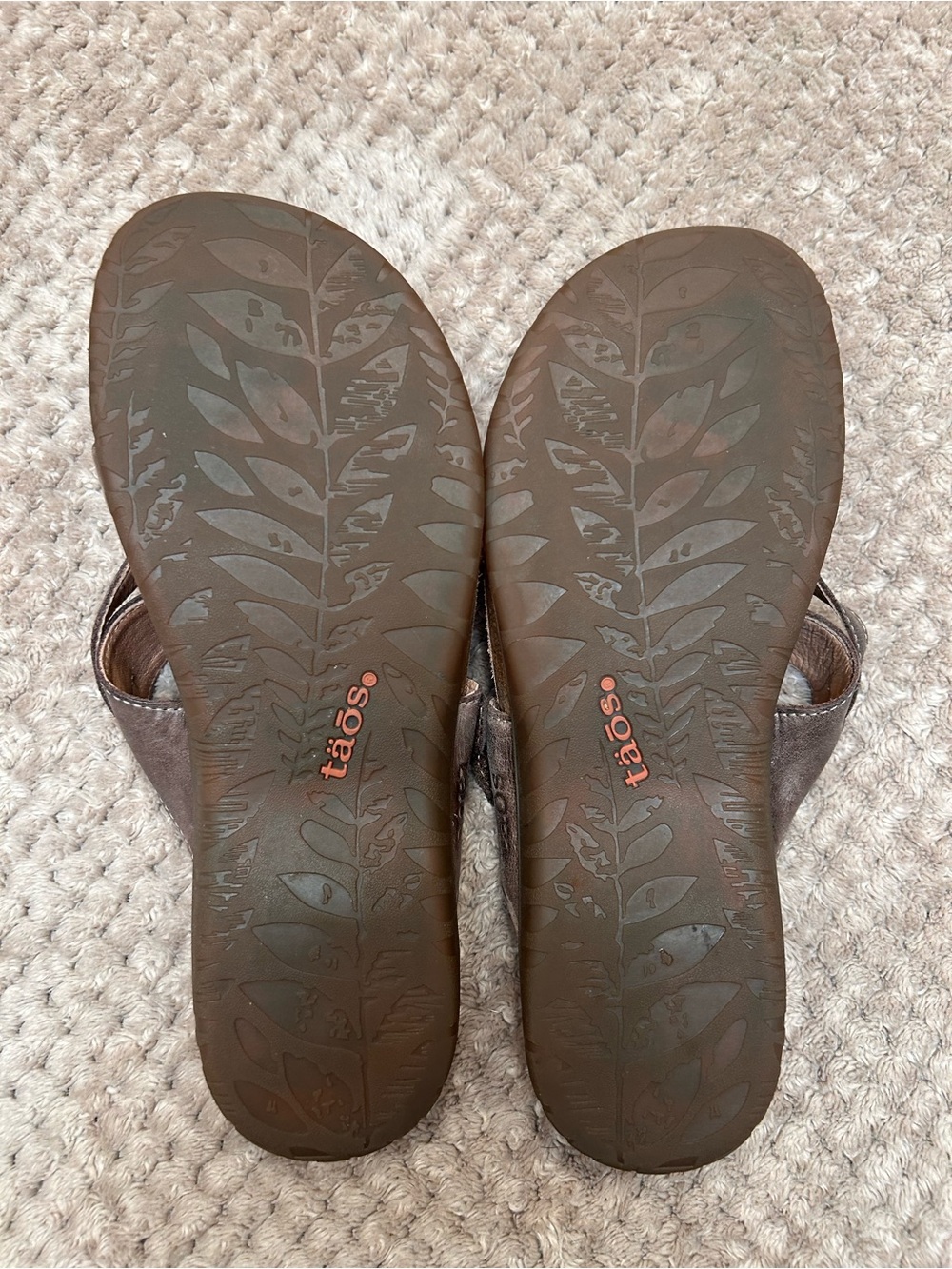 Taos Perfect Toe Loop Sandals in Mocha (9) - Picture 5 of 6
